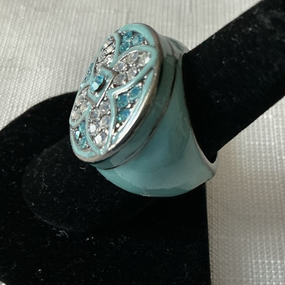 Stunning Silver and Blue Crystal Ring - Picture 4 of 4